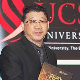 PROFESSOR DR OOI KENG BOON