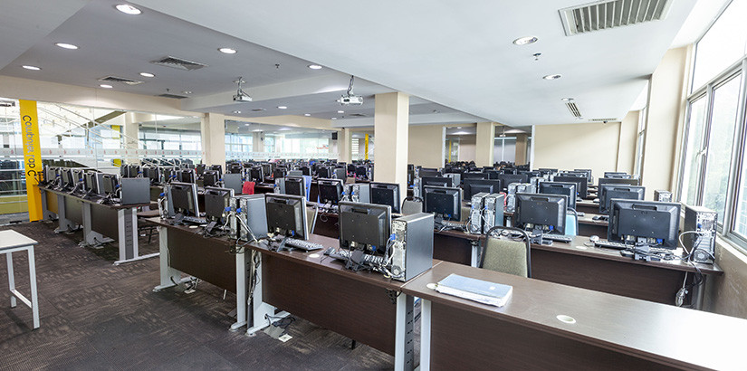 UCSI大学设有10个计算机实验室，配有400多台电脑和15台服务器，并与校园网络相连。