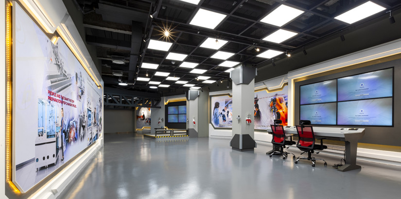 除了石油工程，UCSI也提供各类工程课程，更建有最先进的实验室，如工业机器人实验室。