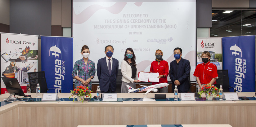 UCSI集团和马来西亚航空公司(MAB)签署谅解备忘录，建立强大人才生态系统。左二起为马来西亚航空集团（MAG）集团首席执行员依兹汉机长、刘茵美、拿督希蒂·哈米莎教授、UCSI集团创办人兼主席拿督黄传发。