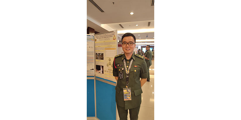 颜宇豪中尉是一名军队药剂师。