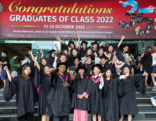UCSI大学3919名2022年届毕业生，在毕业典礼上共享荣耀时刻。