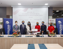 UCSI集团和马来西亚航空公司(MAB)签署谅解备忘录，建立强大人才生态系统。左二起为马来西亚航空集团（MAG）集团首席执行员依兹汉机长、刘茵美、拿督希蒂·哈米莎教授、UCSI集团创办人兼主席拿督黄传发。